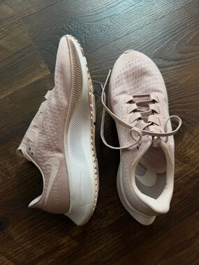 BRAND NEW Nike Women's Zoom Running Sneakers